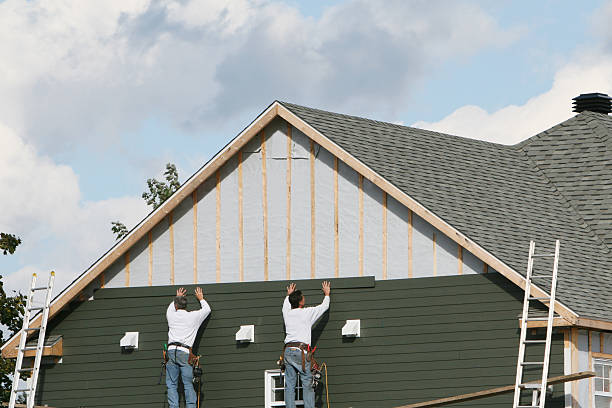 Professional Vinyl Siding technician working in Naugatuck, CT
